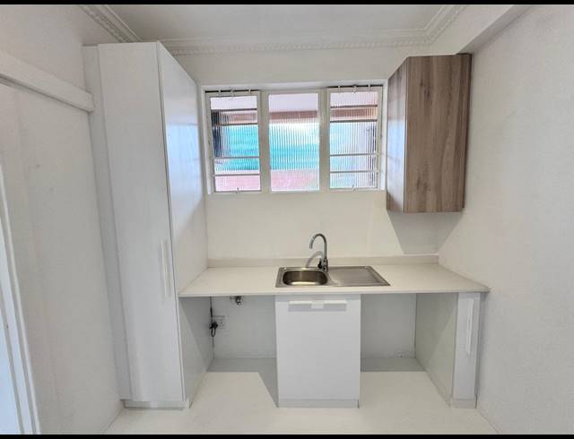 1 BEDROOM FLAT FOR SALE IN GLENWOOD